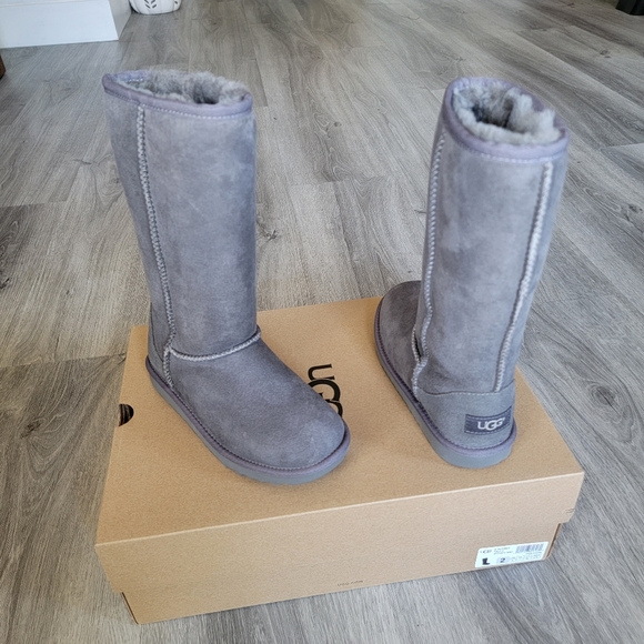 UGG Kids Classic Tall II Suede Boot - Picture 1 of 10